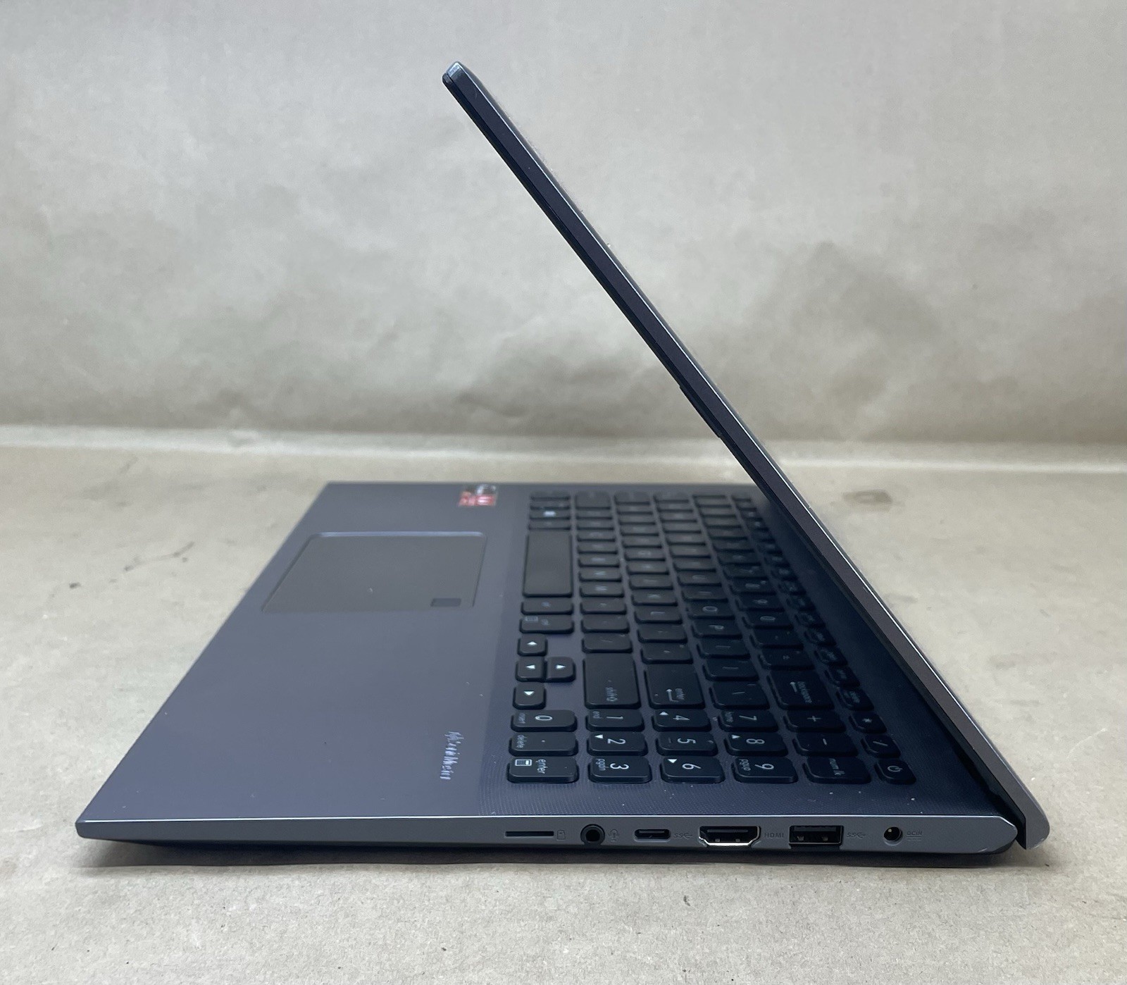 Asus VivoBook 15 F512D AMD Ryzen 7 5700U 4GB RAM NO SSD/HDD/OS