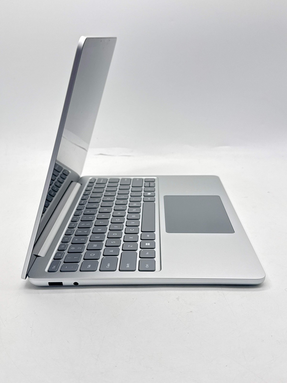 Microsoft Surface Laptop 2156 13″ Core Ultra 5 16GB 512GB Silver Used