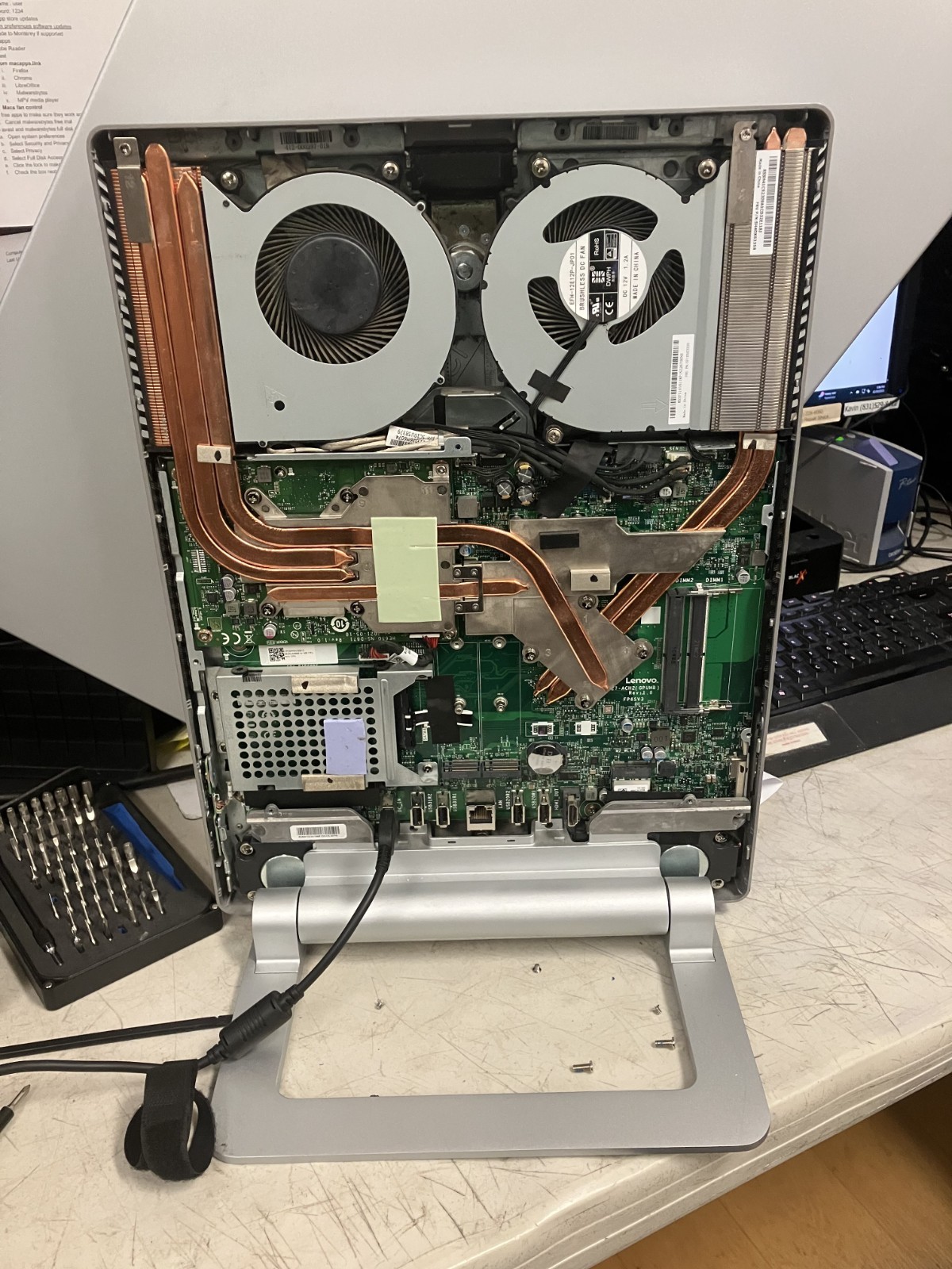 Lenovo Yoga AIO 7 27ACH6 (F0G7) – For Parts Not Working