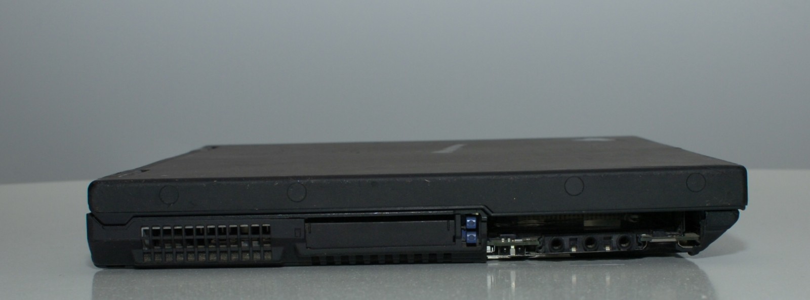 IBM ThinkPad T23 Intel Mobile Pentium III-M 1GHz 128 MB RAM No HDD FOR PARTS