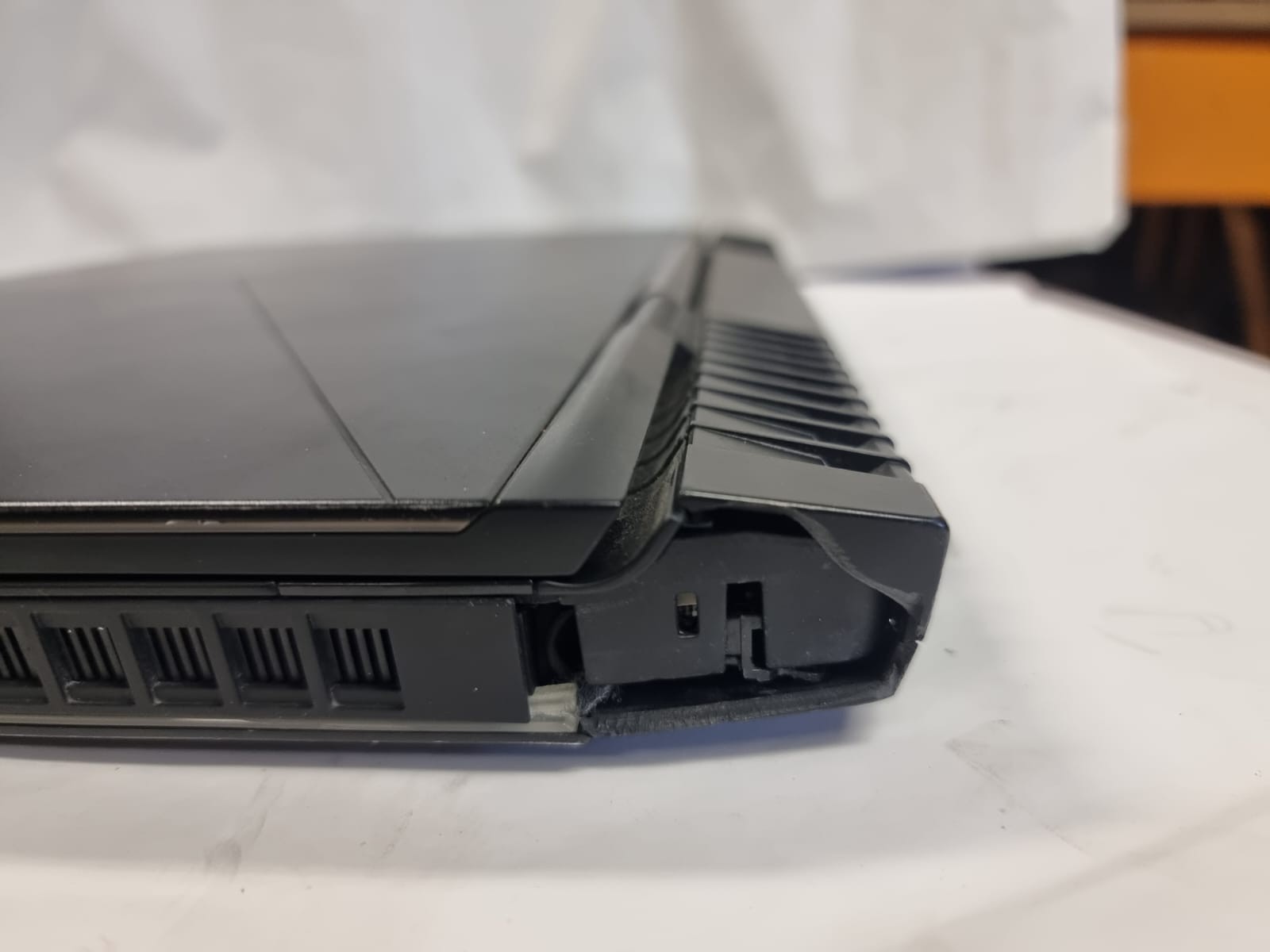 Alienware 17 R5 i7-8750H 16 GB RAM 256GB SSD /GTX 1060 / Fan issue / Read pls