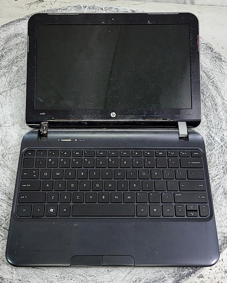 HP 3125 D3H53UT#ABA Laptop AMD E1-1500 APU WITH RADEON HD 4GB 320GB SEE NOTES