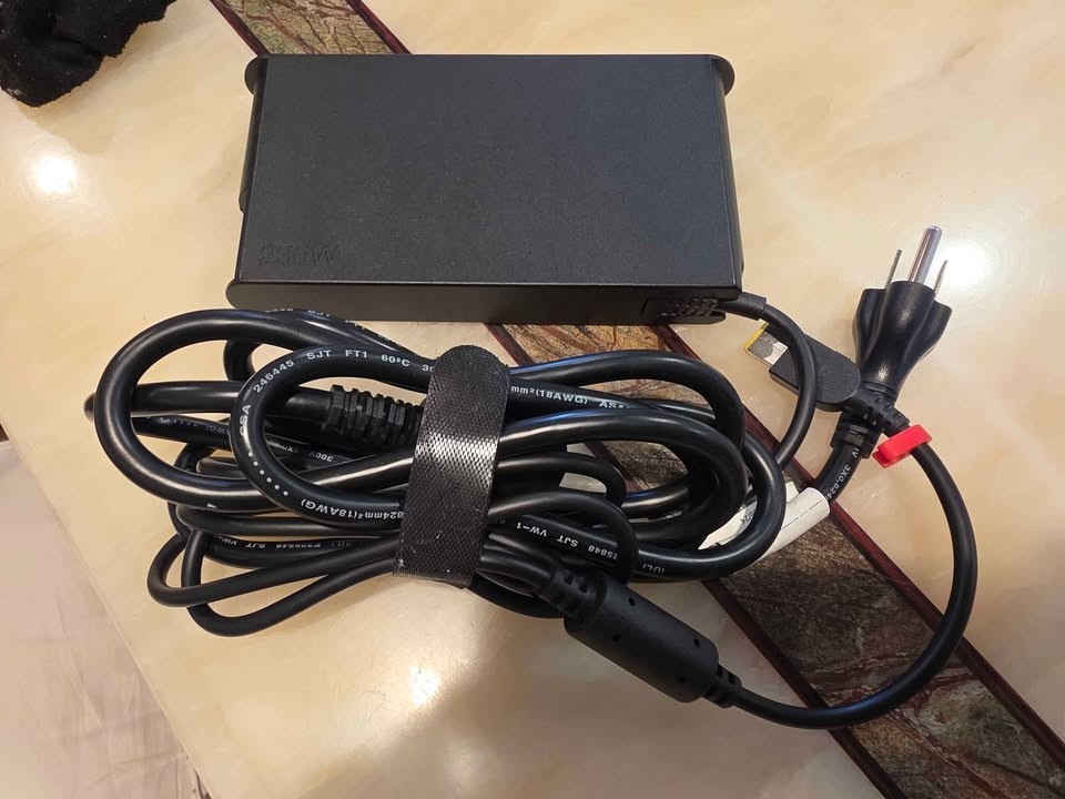 Mint Condition Lenovo Legion 7 16IRX9 16″ i7-14700HX 32GB 1TB GeForce RTX 4060