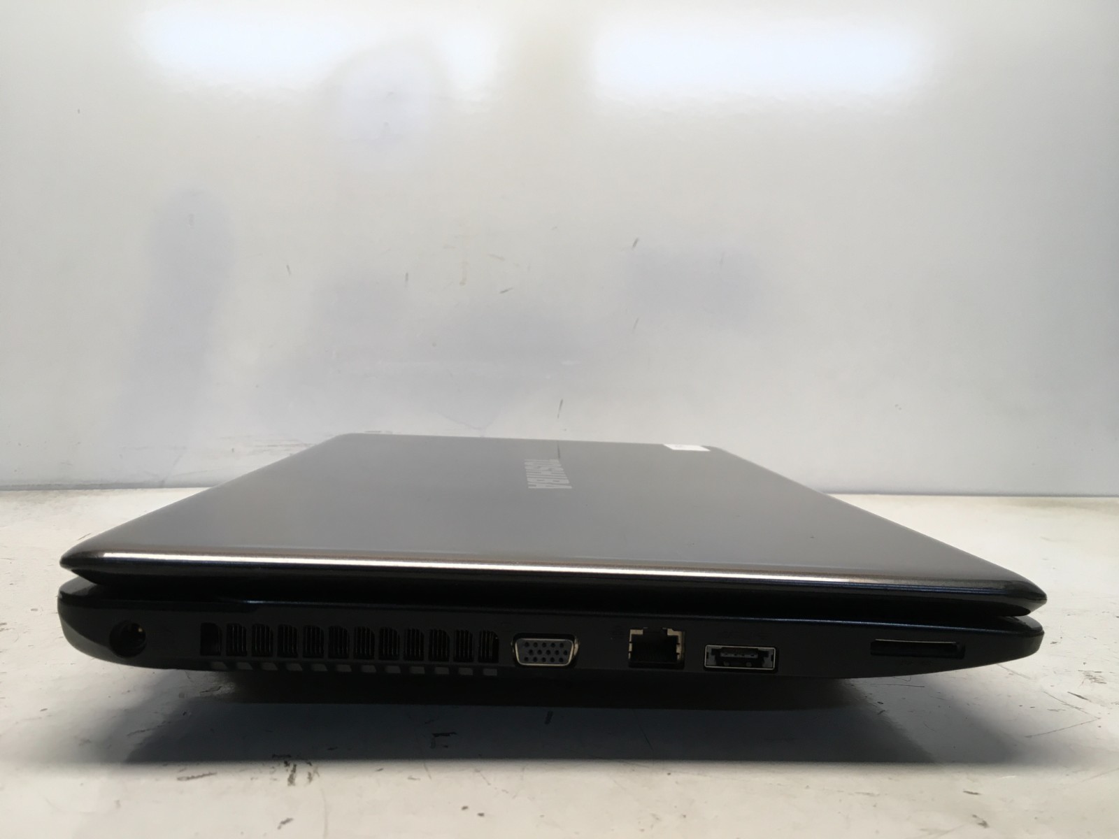 Toshiba Satellite L675D-S7052 AMD Phenom II X2 N640 2.9GHz No RAM NO HDD