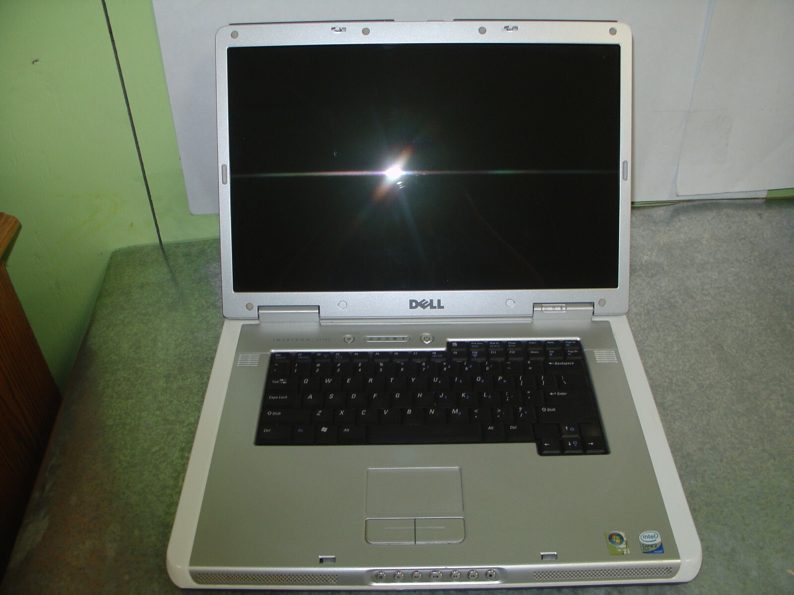 Dell Inspiron E1705 C2D 2.0 Ghz No Ram/HDD/Batt/PS For Parts Only – BAD GPU