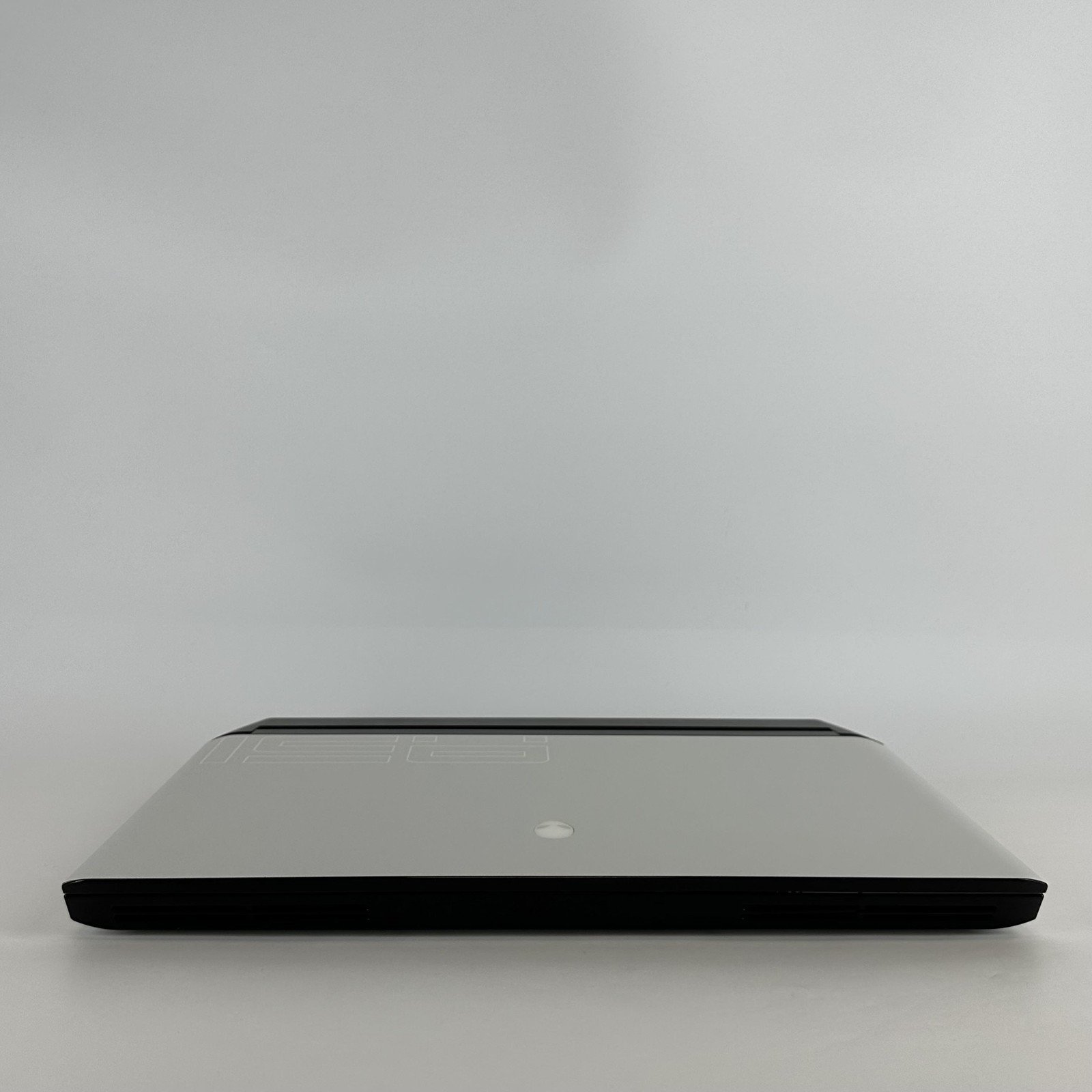 Dell Alienware Area-51m R2 17 FHD i7-10700K 3.80GHz 16GB 1TB SSD RTX 2070 Super
