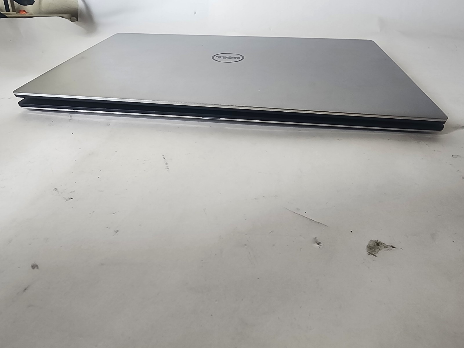 Dell XPS 13 9350, i5-6200u, 8 GB – 128 GB SSD Windows 10 Pro