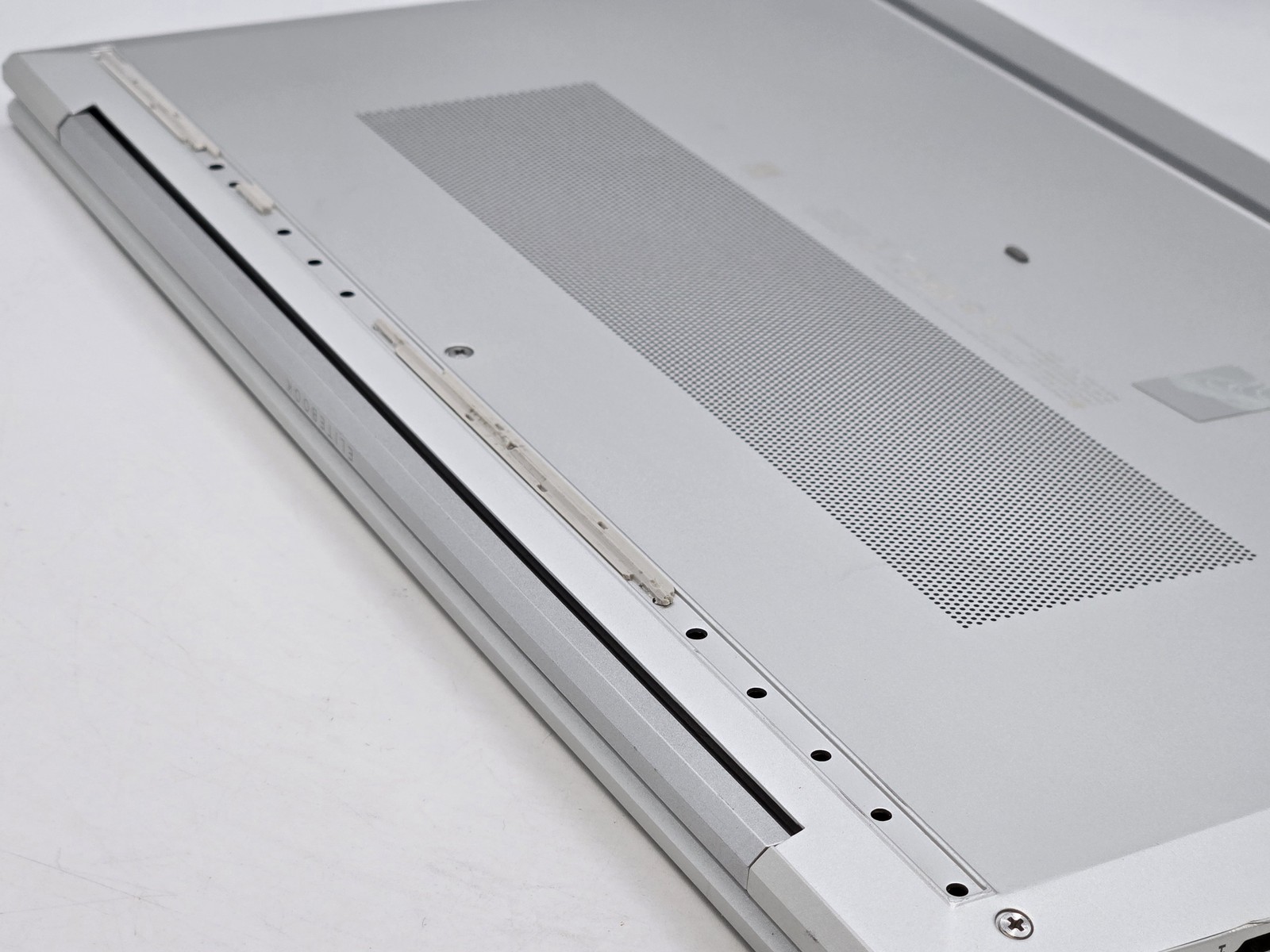 HP ELITEBOOK 855 G8 15″ FHD Touch RYZEN 7 PRO 5850U 512GB SSD 16GB W11P Backlit