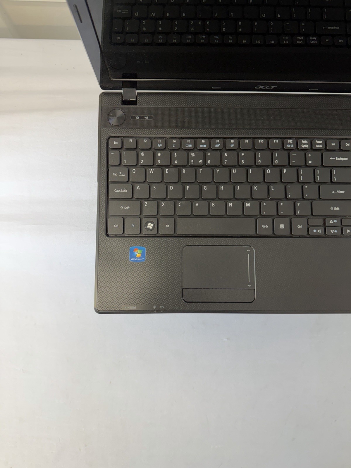 Acer Aspire 5336 Laptop – Good Screen – Intel Celeron 900 – Read Des