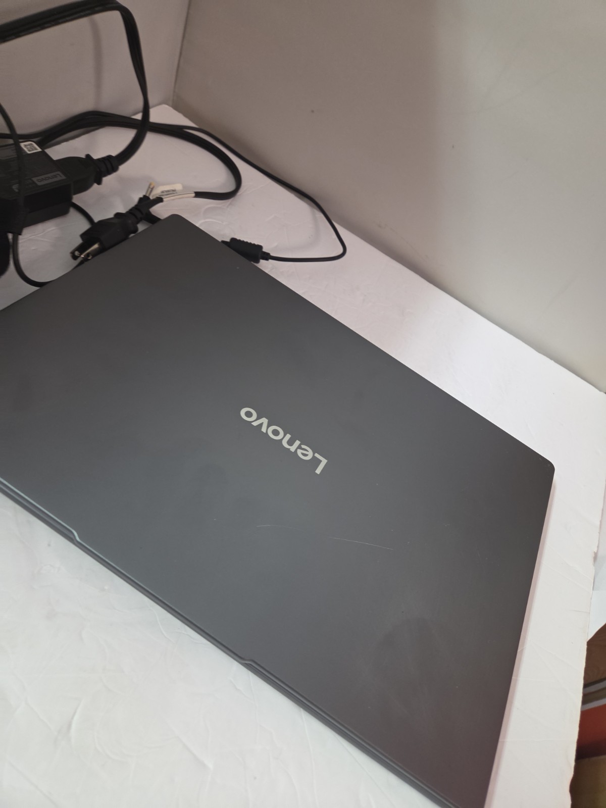 Lenovo IdeaPad Slim 3 15Q8X10 15.6″ Snapdragon X X1-26-100 2.9GHz 16GB RAM 256GB