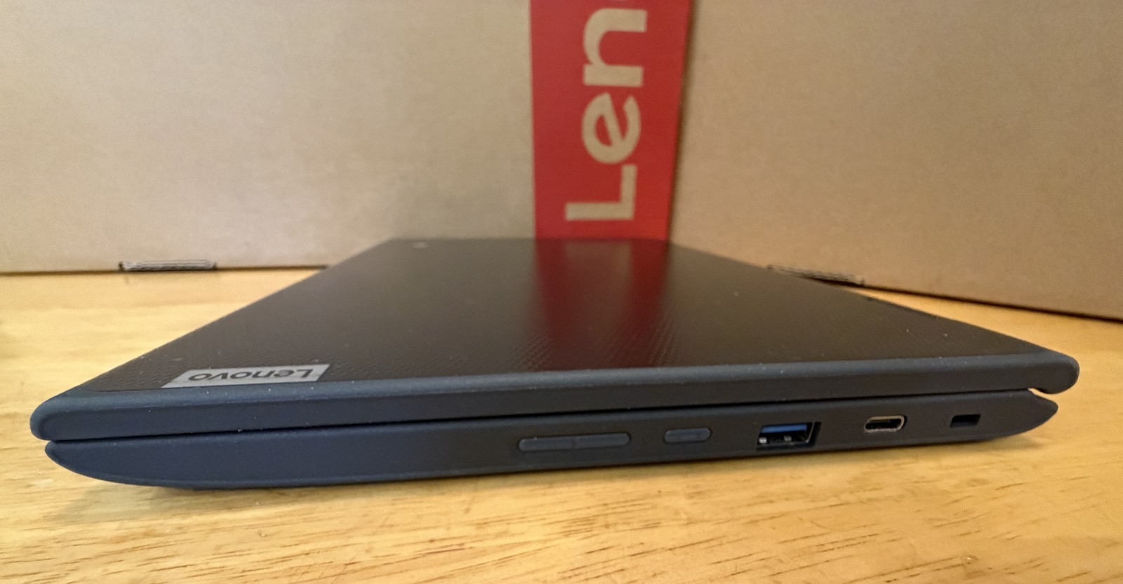 Lenovo 300e Chromebook 2nd Gen Type 81MB 11.6” Touchscreen 64GB 8GB RAM ChromeOS