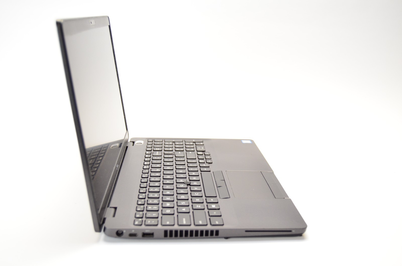 Dell Latitude 5500 15″ Laptop i7-8665U 1.9GHz 8GB RAM NO HDD NO OS READ!