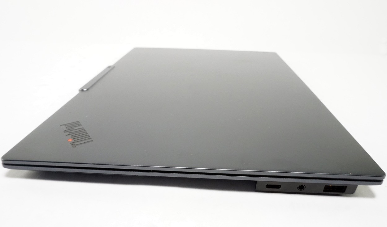 Lenovo ThinkPad X9 15 Aura 15.3″ OLED Ultra 5 226V 2.1GHz 16GB RAM 512GB SSD