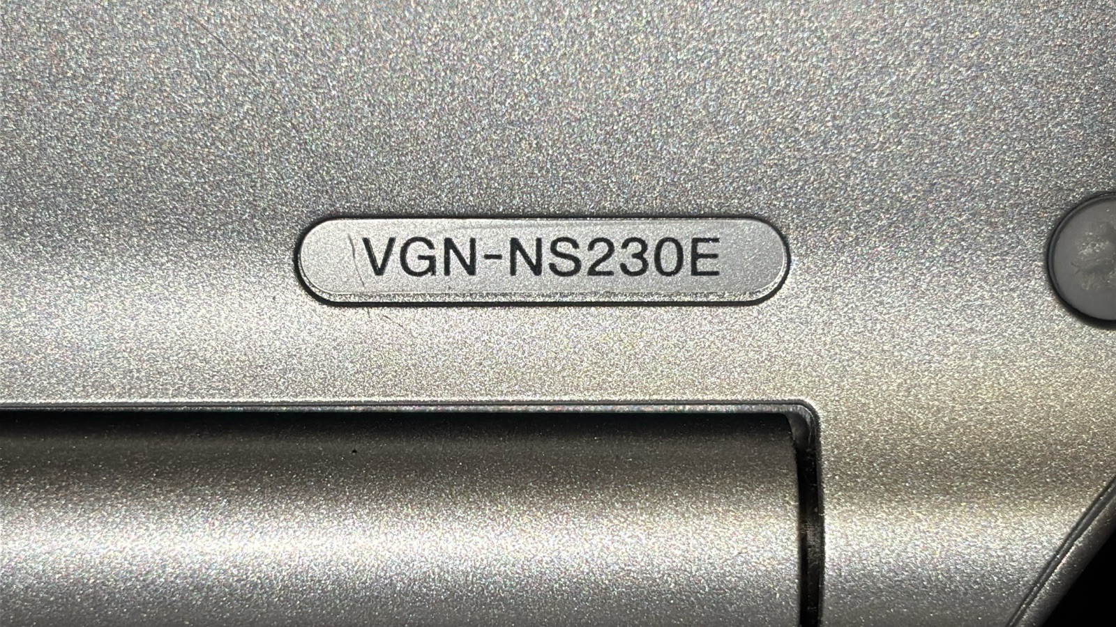 Sony VAIO PCG-7154L 3GB RAM Boots to Ubuntu. No battery.