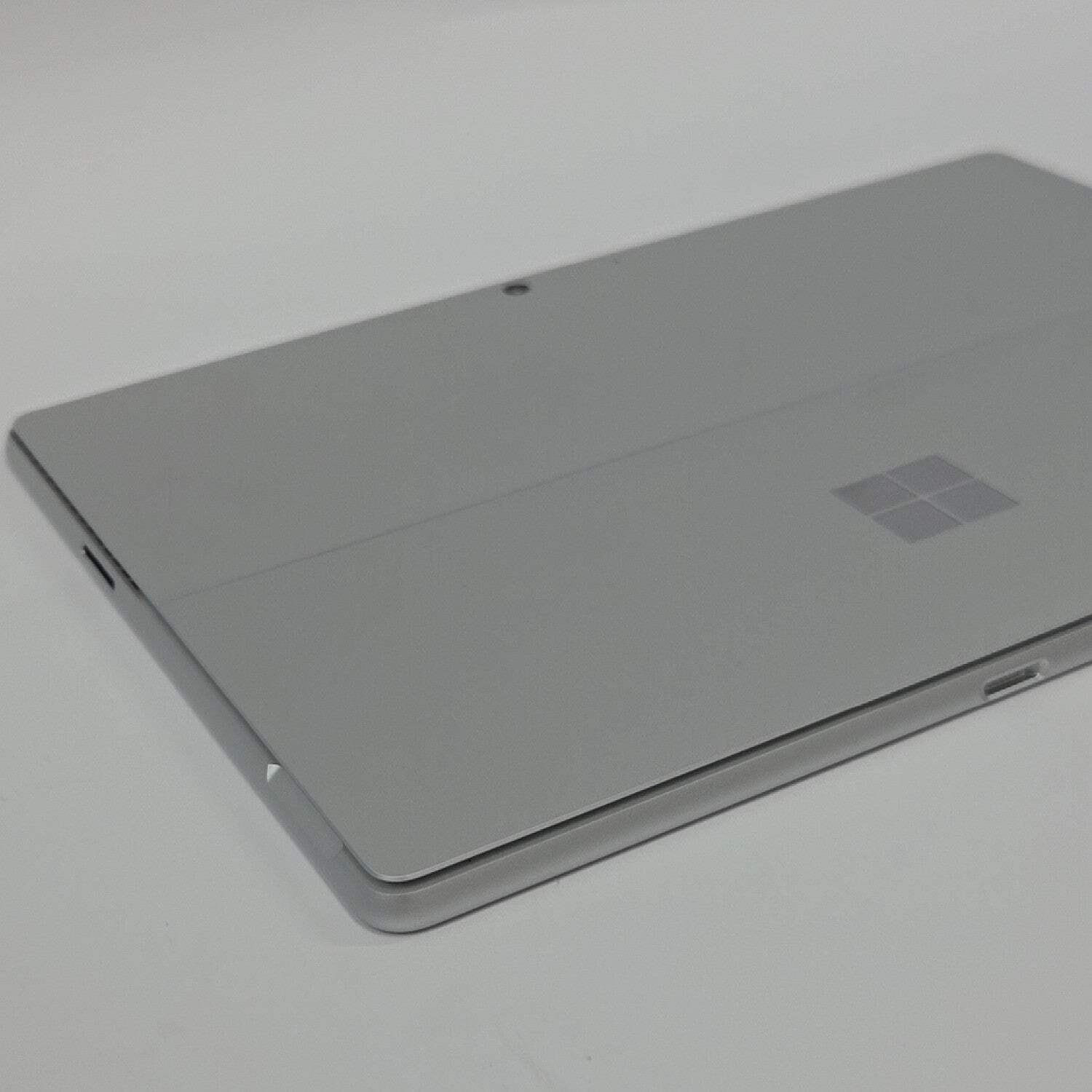 Microsoft Surface Pro 12 2103 13″ Core Ultra 5 335 2.2GHz 16GB RAM 512GB SSD