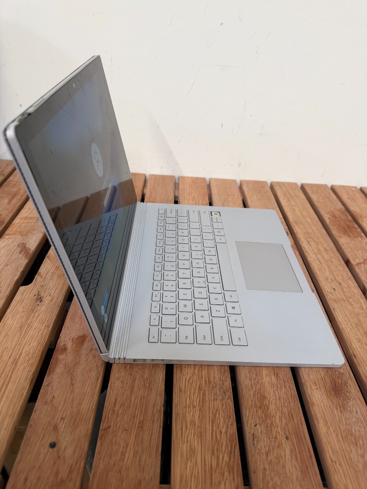 Microsoft Surface Book 2 15″ i7-8650U 1.90 GHz 16 GB RAM 256 GB Win11 For Parts