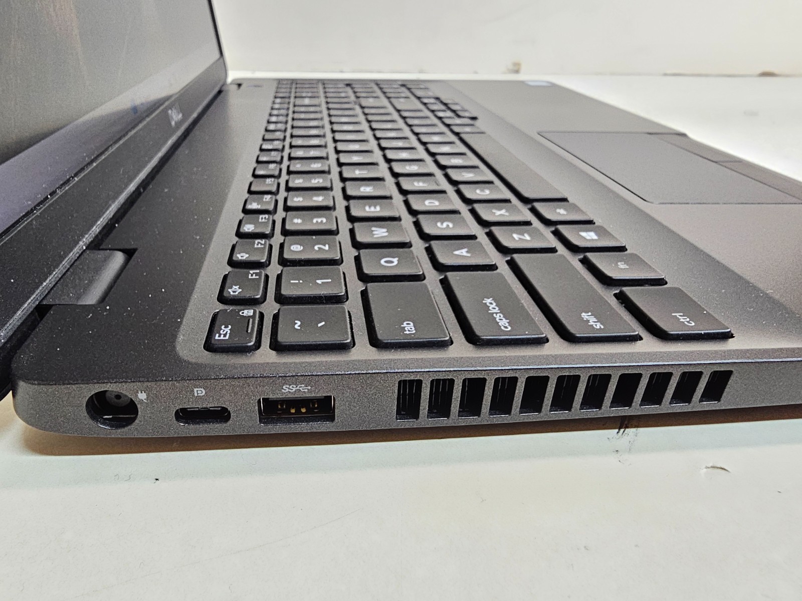 Dell Precision 3540 Laptop – 1.6 GHz i5-8365U 8GB 256GB SSD Webcam 15.6″ Full HD