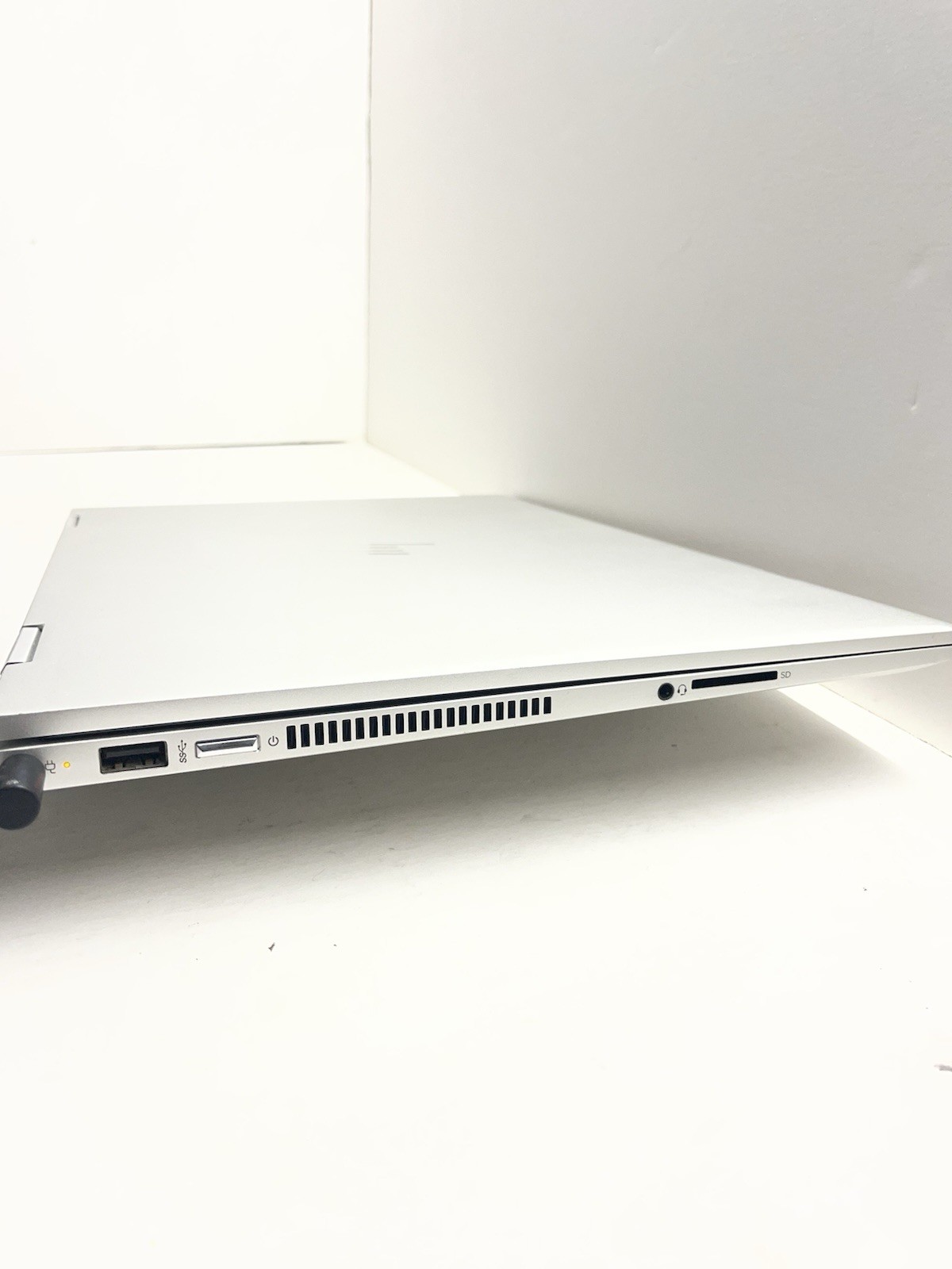 Hp Envy X360 15.6 Touchscreen Notebook Model 15t-cn100 I-7 8th Gen 1.8 GHZ 16GB