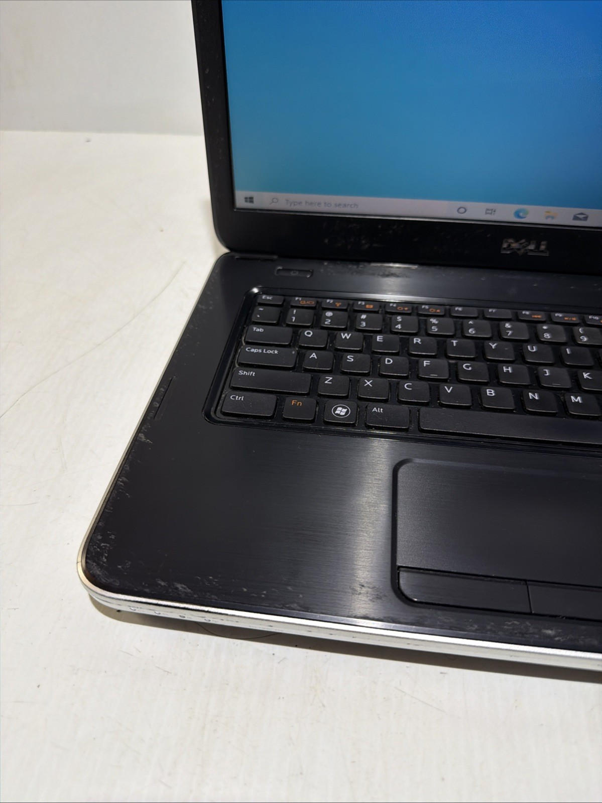 Dell Vostro 1540 15″ Laptop i3- M380 4gb Ram 320gb HDD Windows 10 Home No P/S