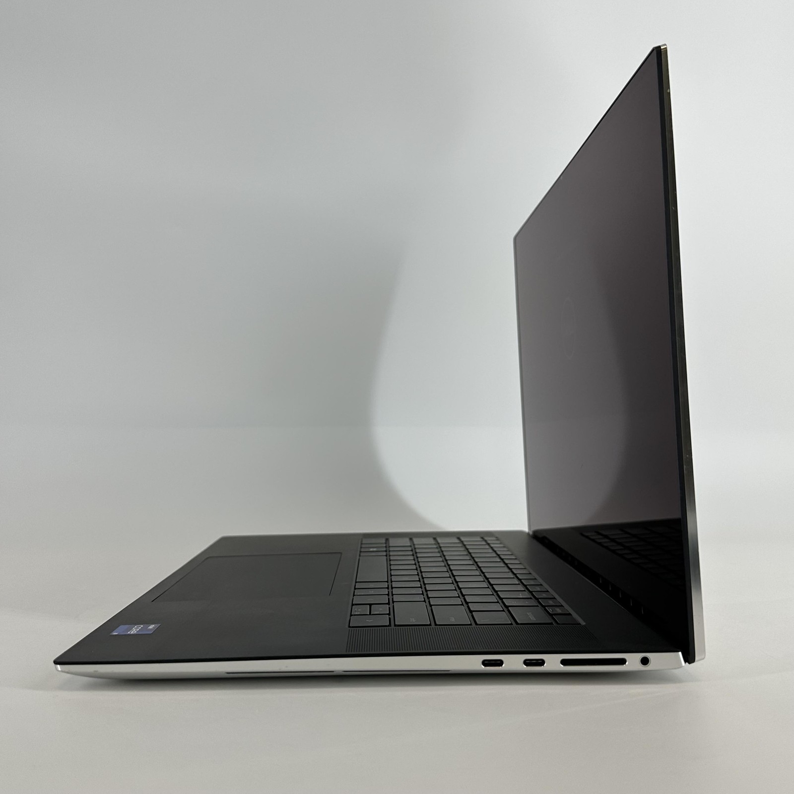 Dell XPS 17 9730 UHD+ TOUCH 2.6 GHz i9-13900H 64GB 4TB/4TB NVIDIA RTX 4080 Good