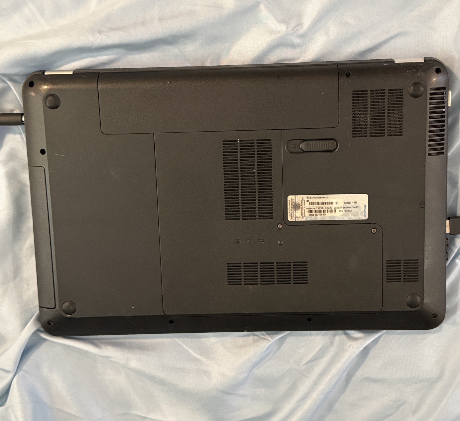 HP Pavilion G6 AMD A4-3305M APU with RadeonHD 4 GB Windows 7 Working-OEM Charge