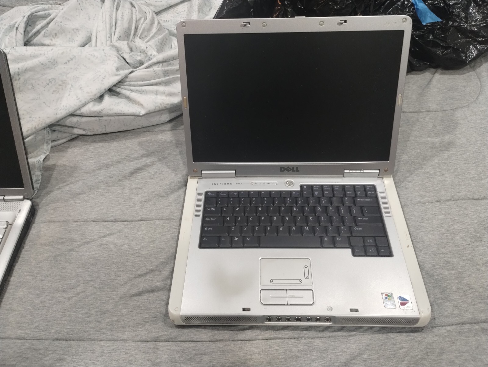 Dell Inspiron 6000 Laptop Intel 1.50Ghz, 512MB RAM, 40GB HDD Windows XP Pro Sp3