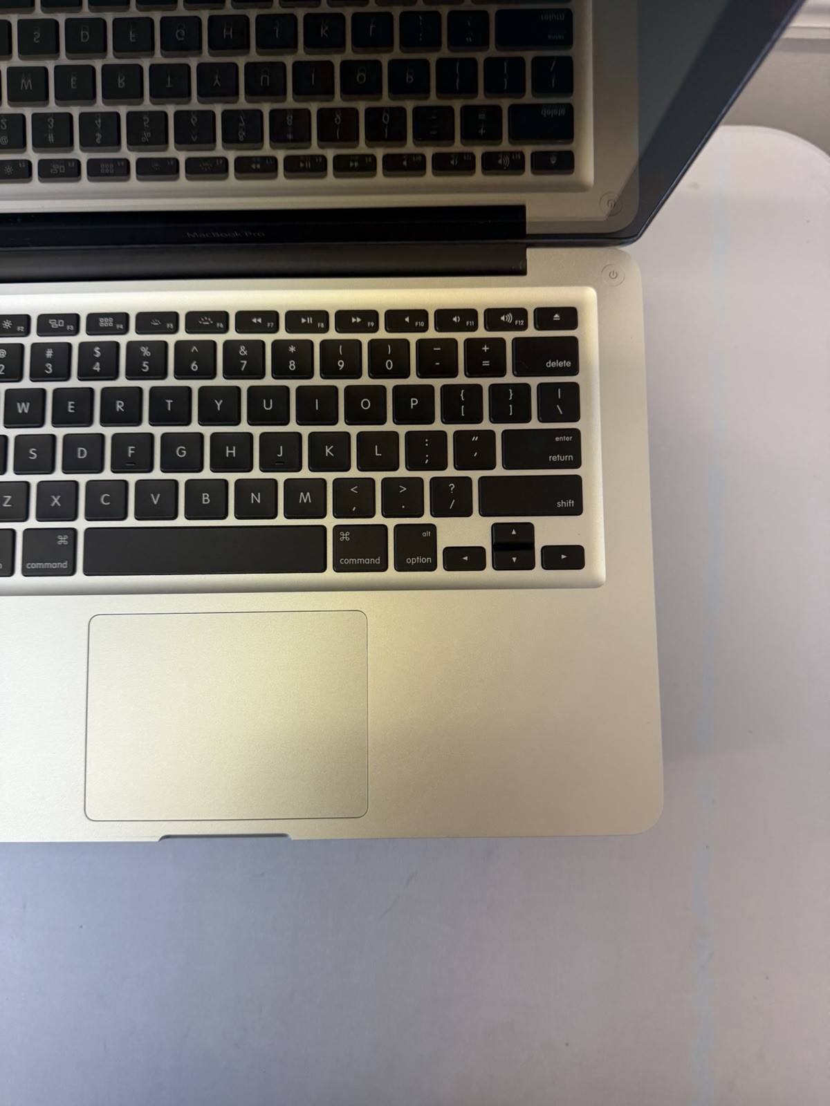 Apple Macbook Pro Laptop – Screen Dimming – Intel i5-3210M -RAM 8 GB – Read Des