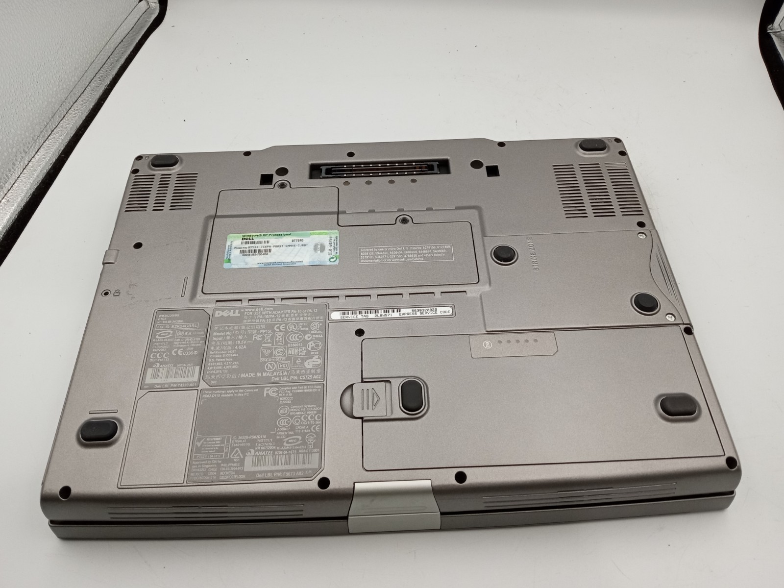 Dell Latitude D810 Intel Pentium 1GB RAM 60GB HDD Windows XP – BAD BATTERY -RR