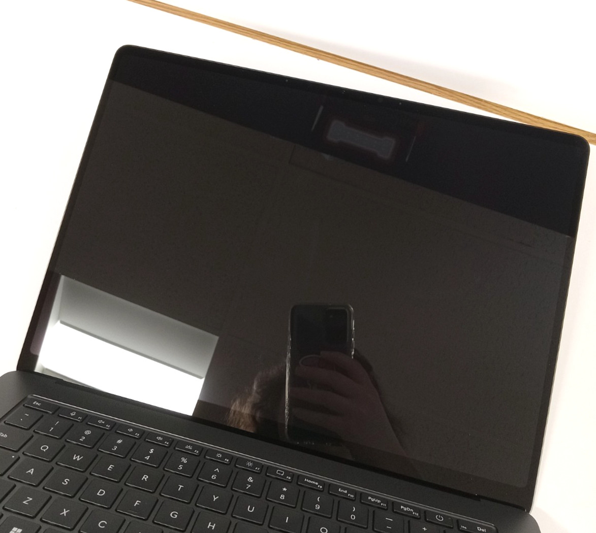 Microsoft Surface Laptop 7 15″ 2037 (1TB NVMe SSD, Snapdragon X Elite, 16GB RAM)