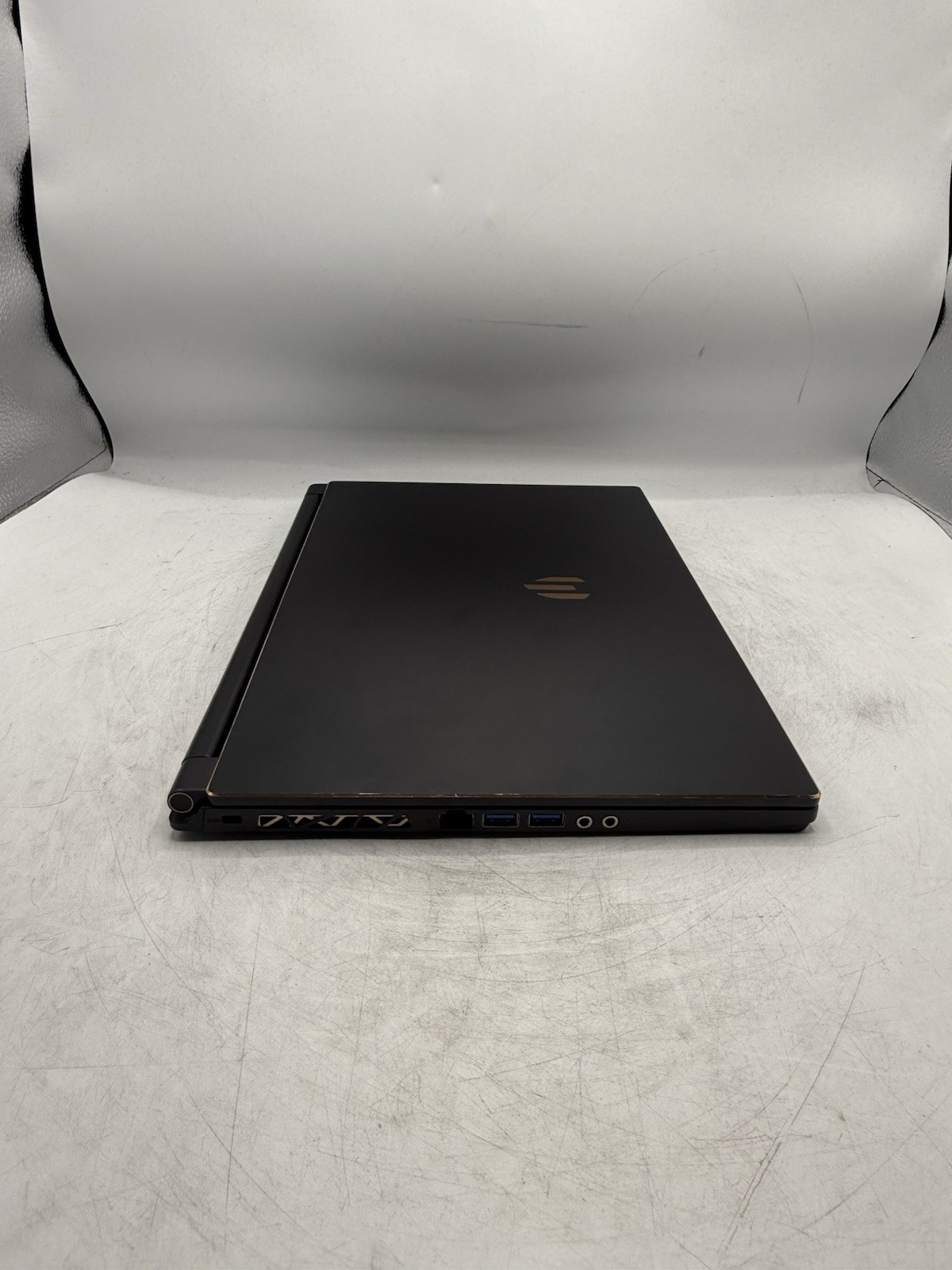 MSI WS65 9TM 15.6″ i9-9880H 8GB RAM Quadro RTX 5000 READ