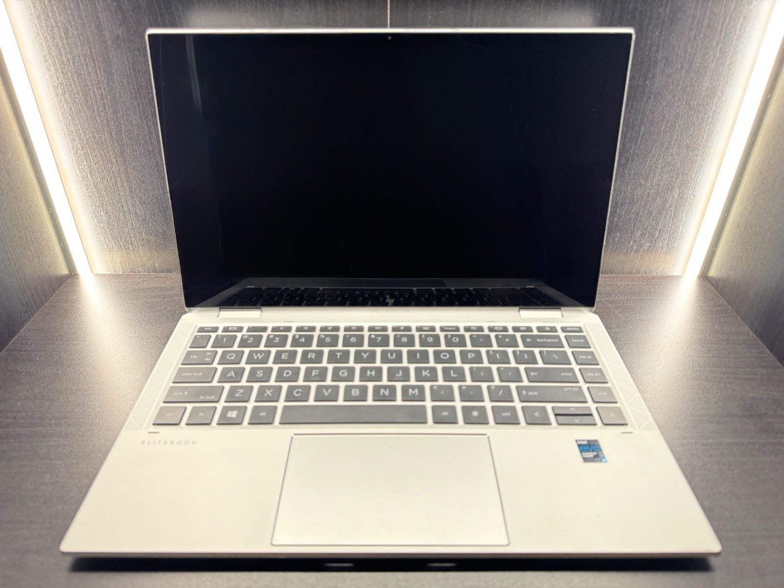 HP EliteBook x360 1040 G8 14″ Intel i5 NO RAM NO HDD/OS For Parts NO POWER!