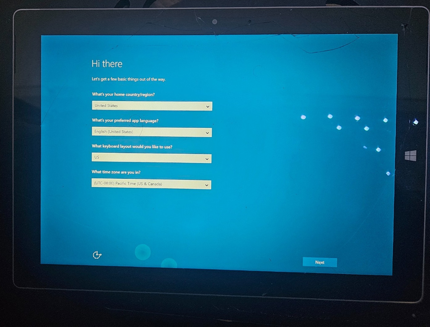 Microsoft Surface 3 (Model 1645) 128GB 4GB RAM — FOR PARTS / REPAIR — Cracked Sc