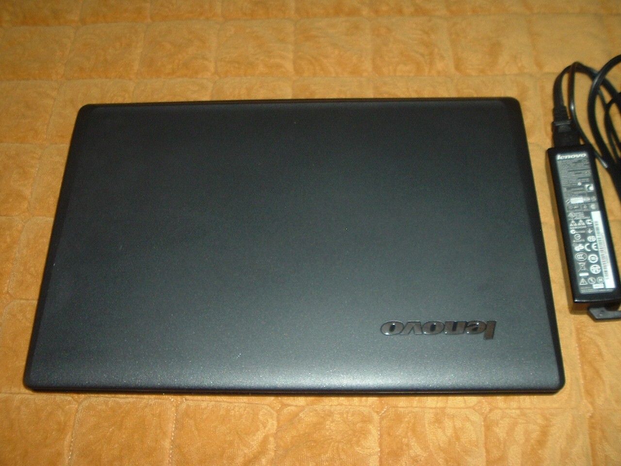 Lenovo G560 Laptop As Is Non Working For Parts w/ Power Adaptor & Owner Manuals