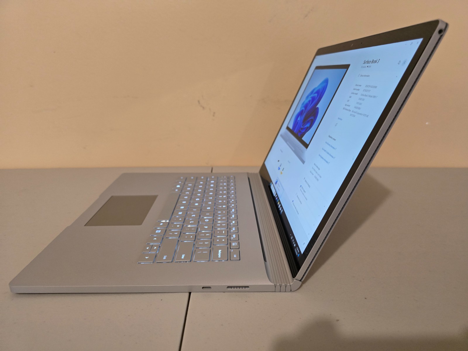 Microsoft Surface Book 2 15″ – i7 16GB 512GB GTX 1060 – AS‑IS for Part/Repairs
