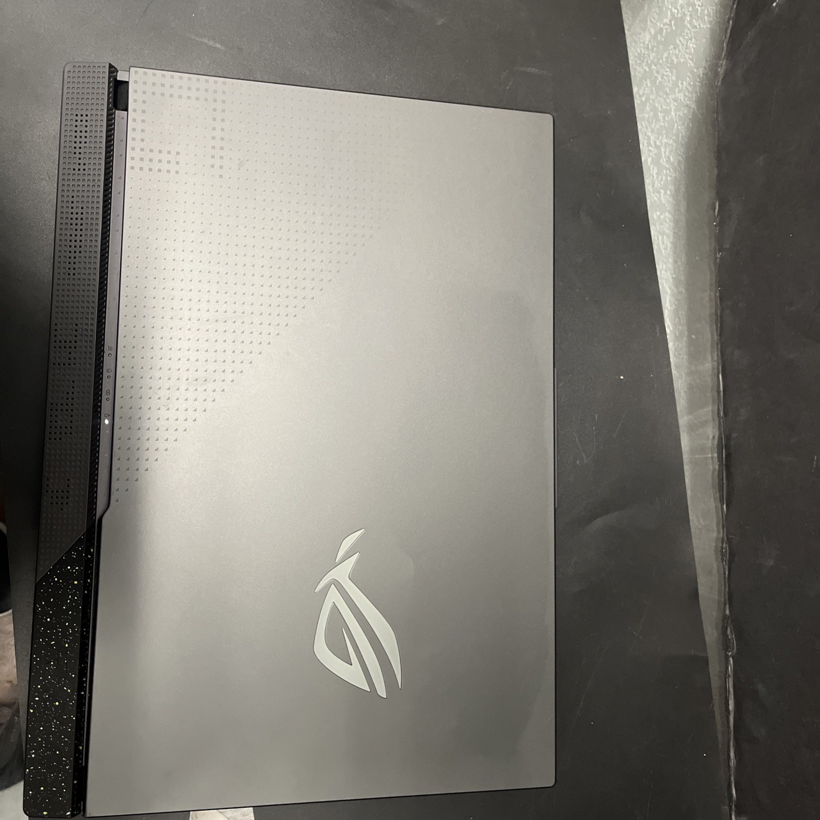 Asus ROG Strix 17.5” 16GB RAM/928GB SSD W/ Aicheson 5 Fan Panel