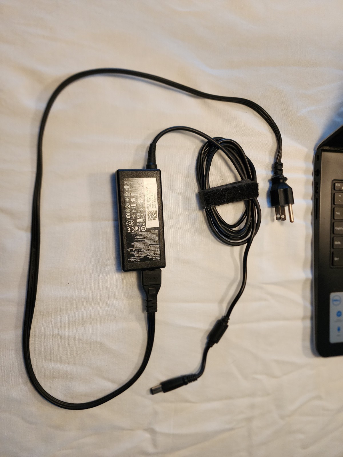 Dell Inspiron 15 5547 15.6″ i5-4210U 8GB RAM 1TB HDD – WORKS – NEEDS HINGE