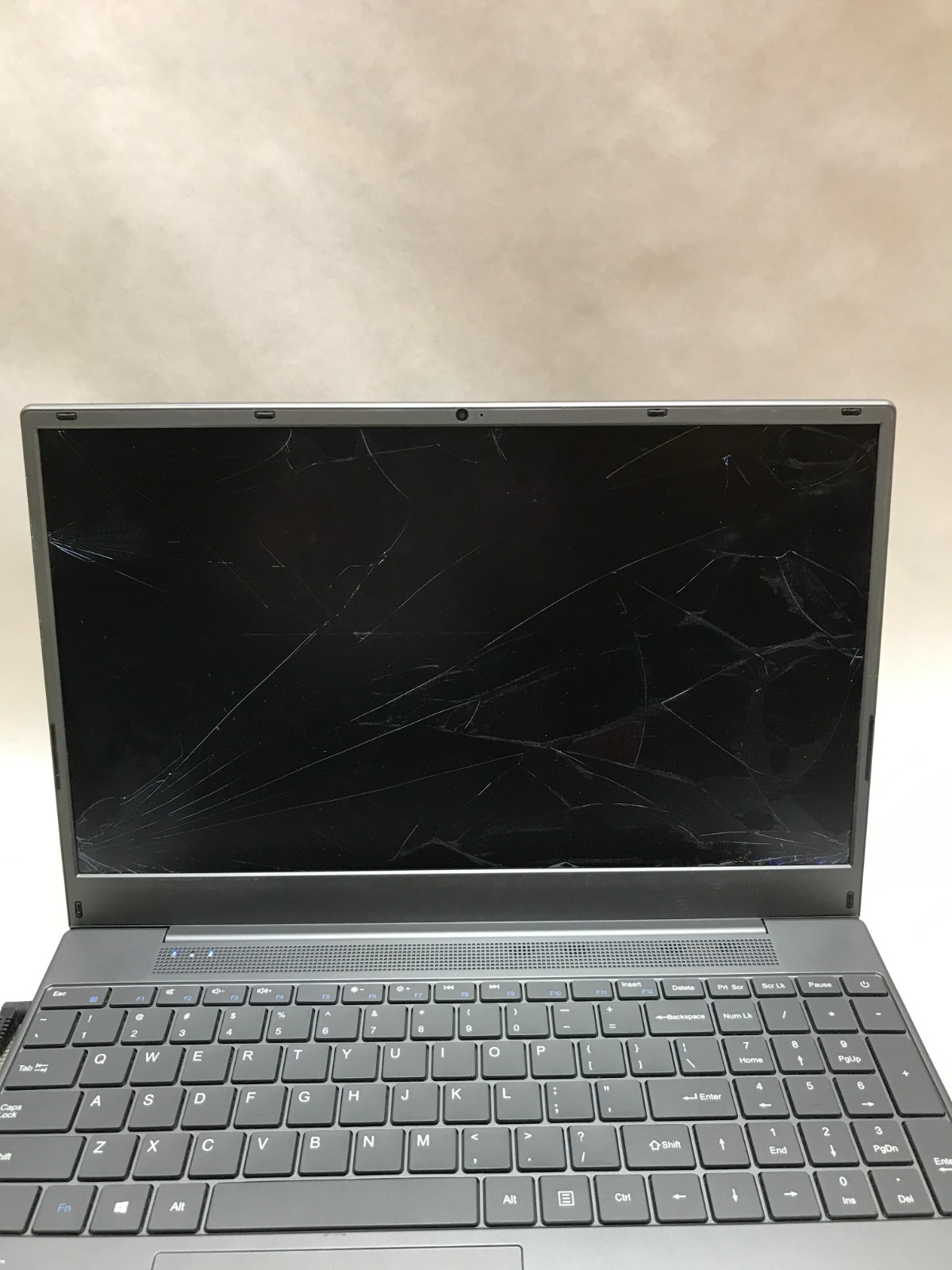 Gateway GWTN156-12BK 15″ AMD Ryzen 3 8GB RAM NO SSD/OS For Parts CRACKED!!! – DW