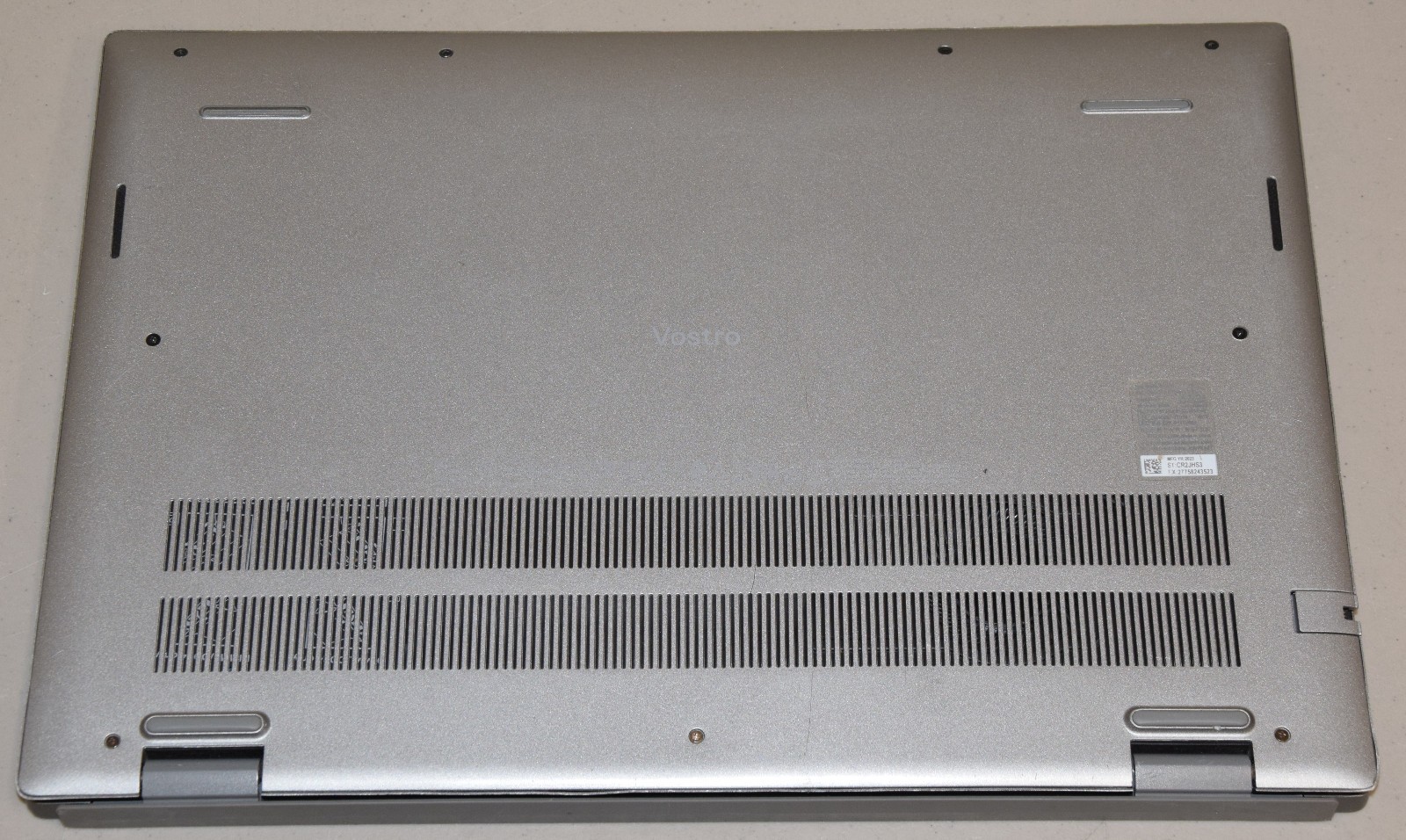 HEAVY WEAR Dell Vostro 5620 15.6″ Laptop i7-1260P 16GB DDR4 256GB NVMe Win11 Pro