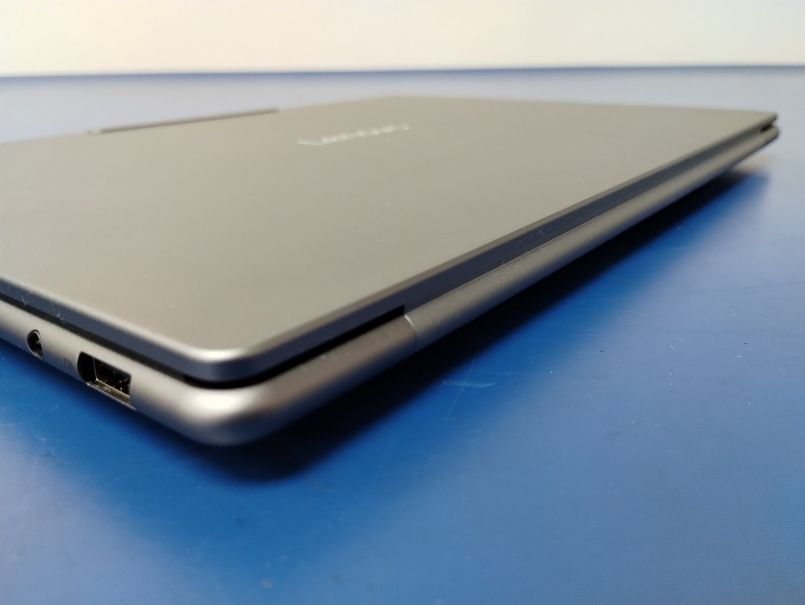Lenovo Slim 7 14ILL10, Intel Core Ultra 7 258V, 2.20 GHz, 32 GB RAM, 1 TB NVMe