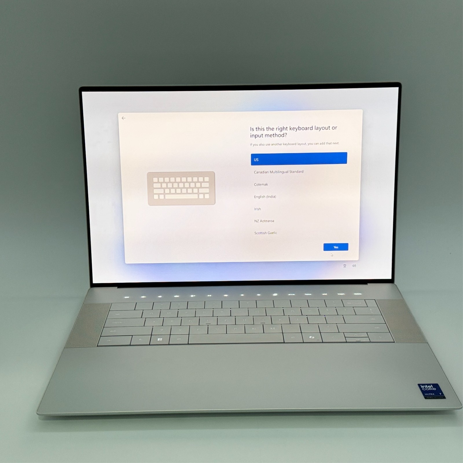 Dell Premium 14.5″ 3.2K OLED Touch Laptop Intel Ultra 7 255H 32GB 1TB SSD