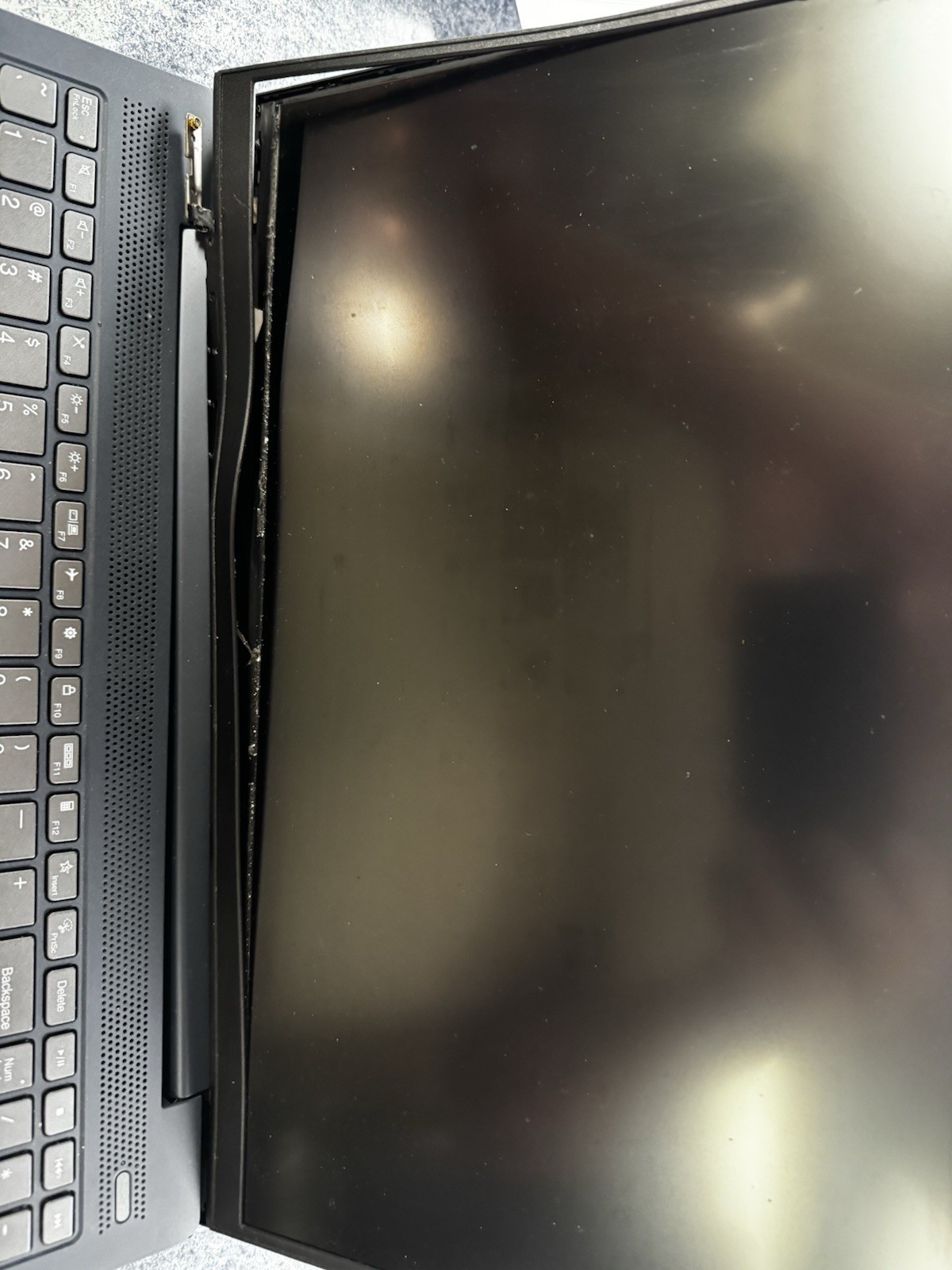 Lenovo IdeaPad 5 15ITL05 – Touch FHD – i7-1165G7 – No SSD/No OS – READ