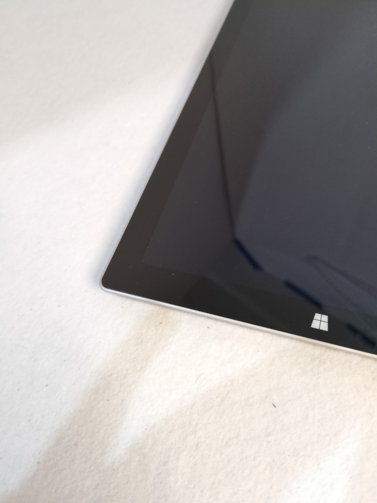 Microsoft Surface Pro 3 Model 1631 | 12″ | 256GB SSD | 8GB RAM | Windows 11