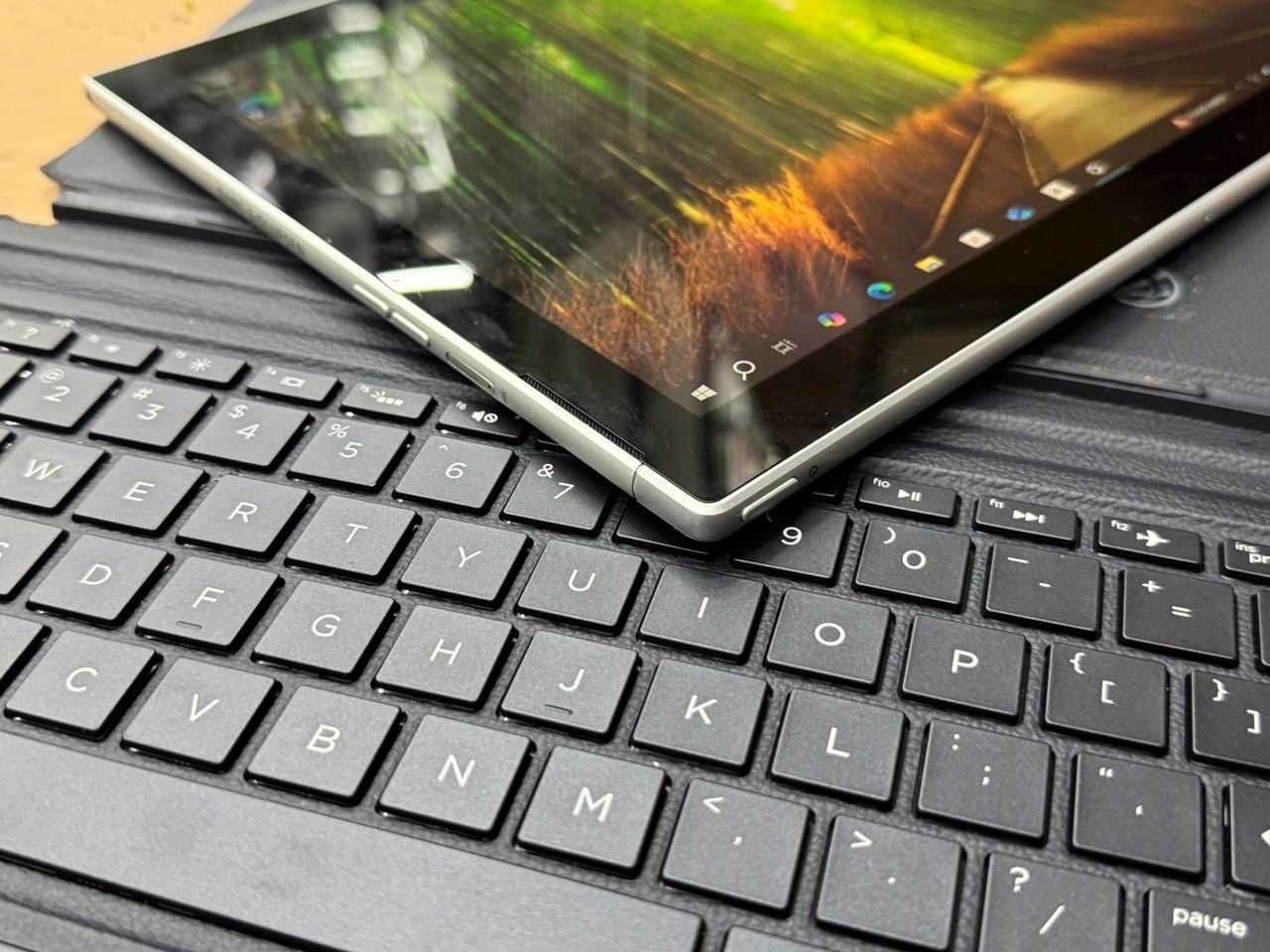 HP Envy x2 12-e0xx Snapdragon 835 4GB 128GB Touch Cracked Fast Shipping