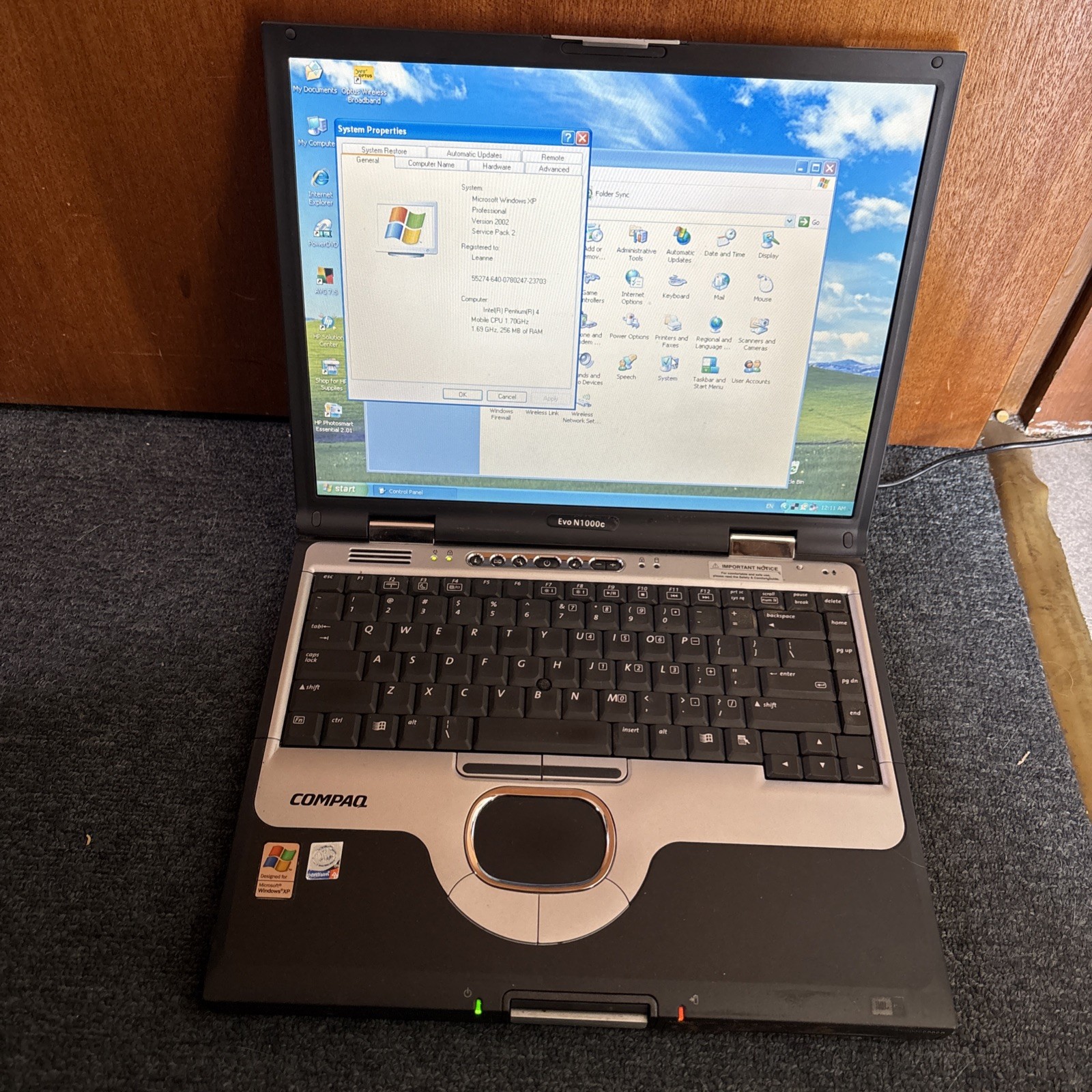 Compaq Evo N1000C 40gb HDD 256mb RAM 3.5″ Floppy DVD Drive * Battery Untested*