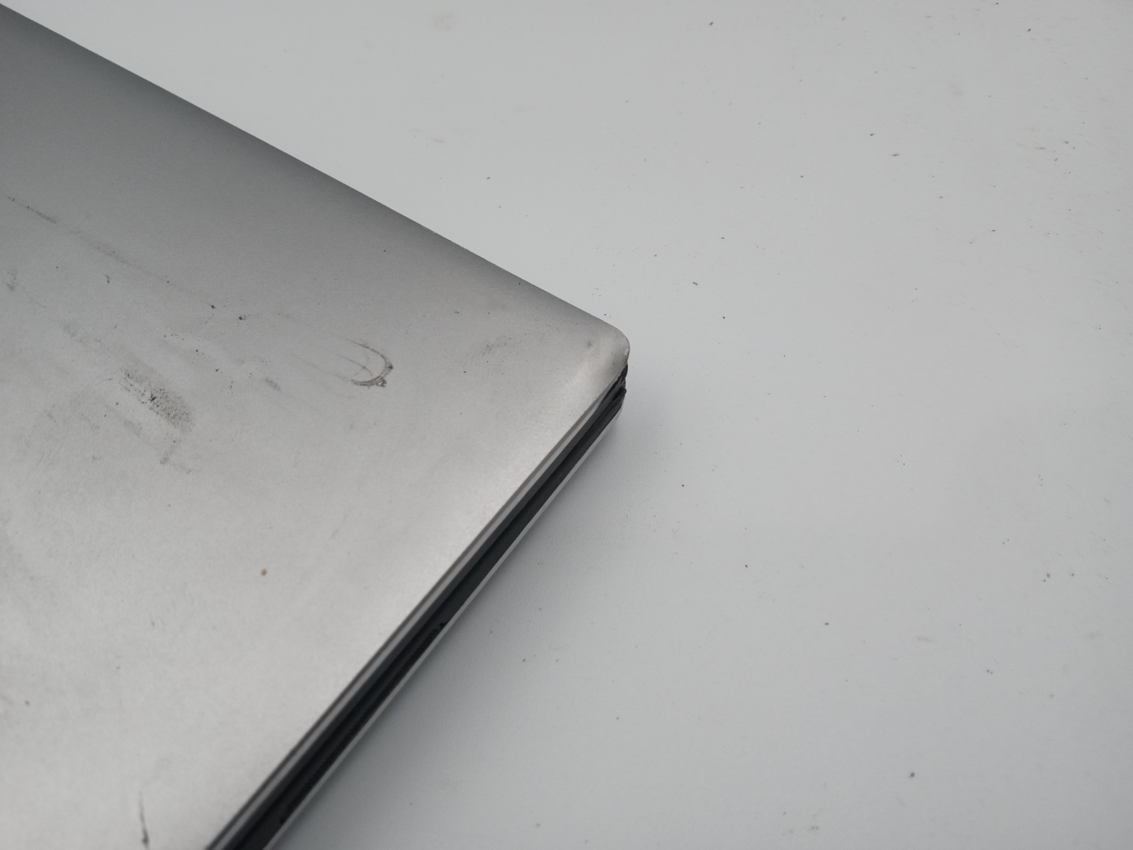 Dell XPS 13 9360 13″ Laptop Intel i3-7100U 4GB RAM – CRACKED SCREEN – READ -RR
