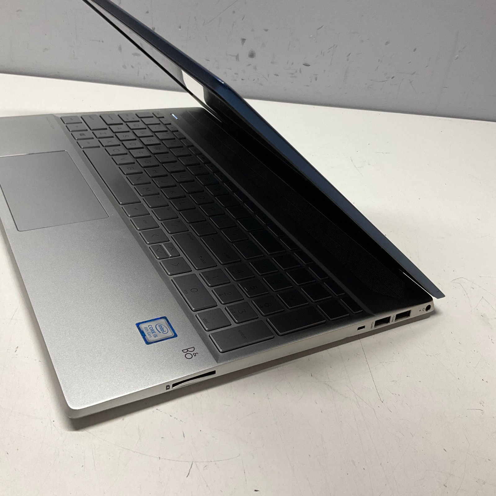 HP Pavilion 15-cs0022cl Laptop Intel Core i5-8250U @ 1.60 GHz 4GB 256GB SSD