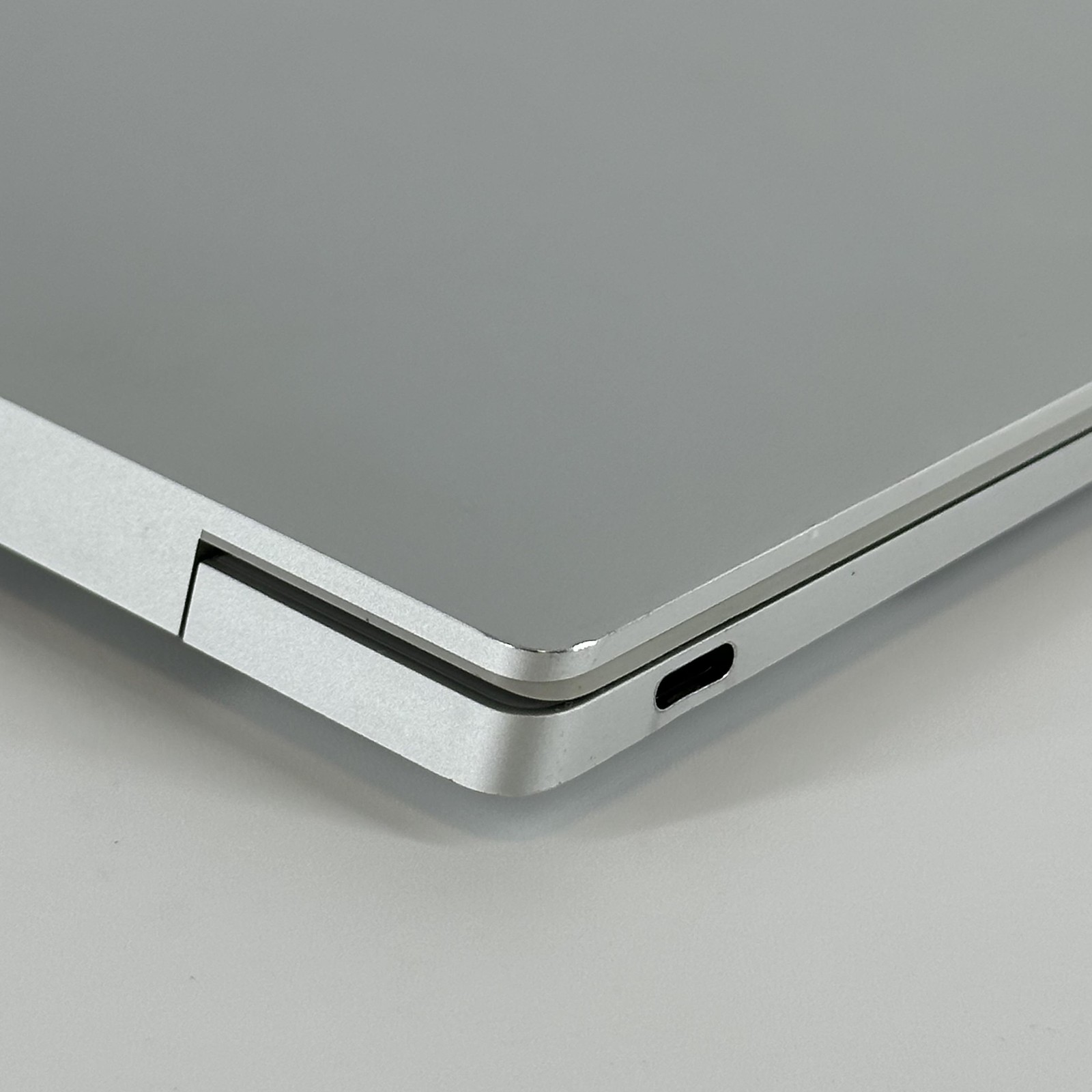 Dell XPS 13 Plus 9320 Silver FHD+ 2.1 GHz i7-1260P 32GB 1TB SSD – Bad Camera