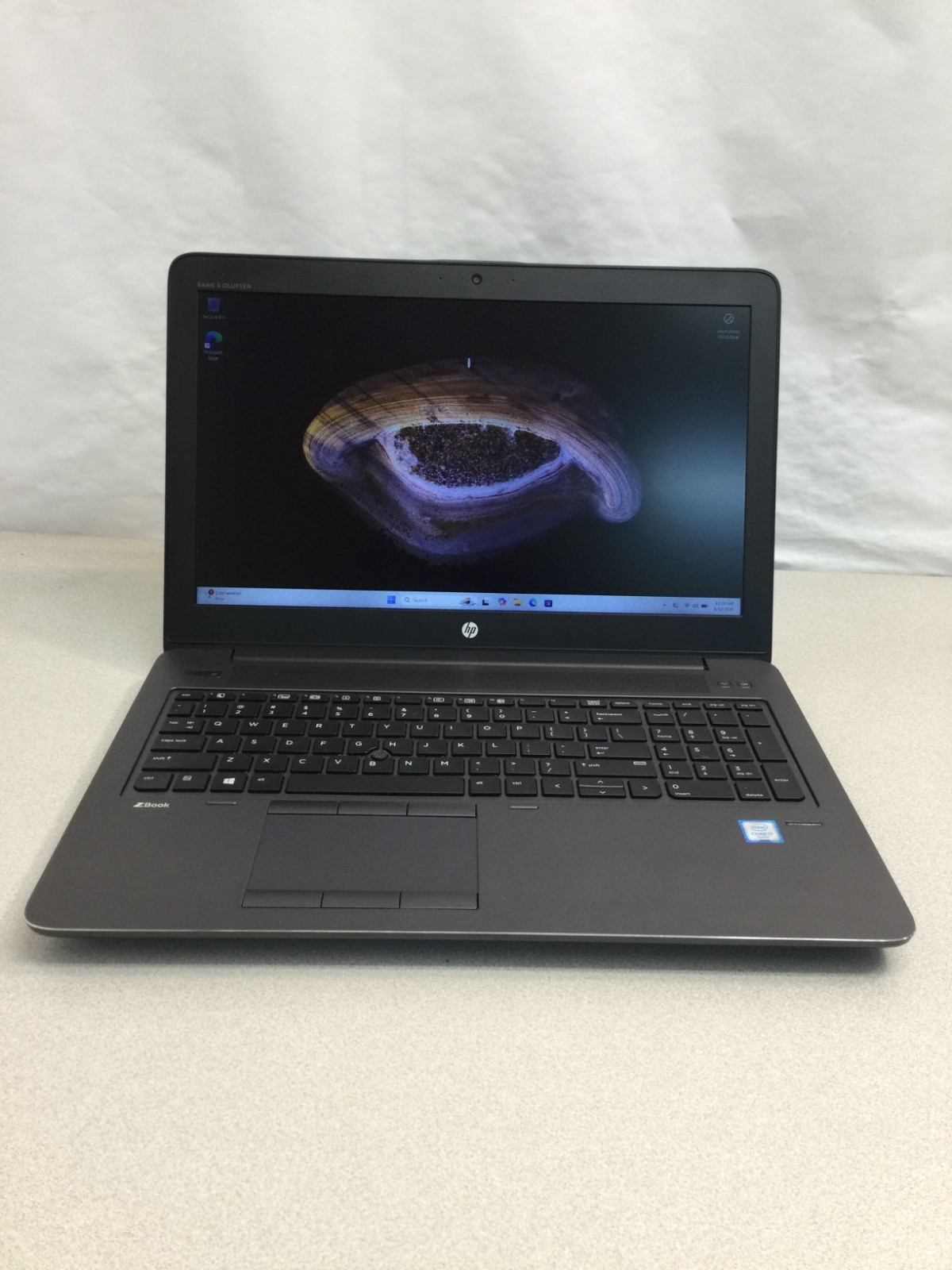 HP zbook 15 g3 core i7 6th gen cpu 2.60 ghz 15.6” 16GB RAM 256 GB SSD *READ*