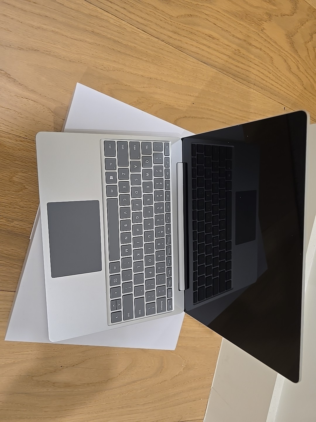 Microsoft Surface Laptop Go 12.4″ (128GB SSD, Intel Core i5 10th Gen., 3.60 GHz,