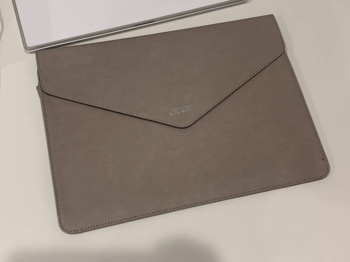 Acer Aspire S7 Ultrabook Laptop with Sleeve *